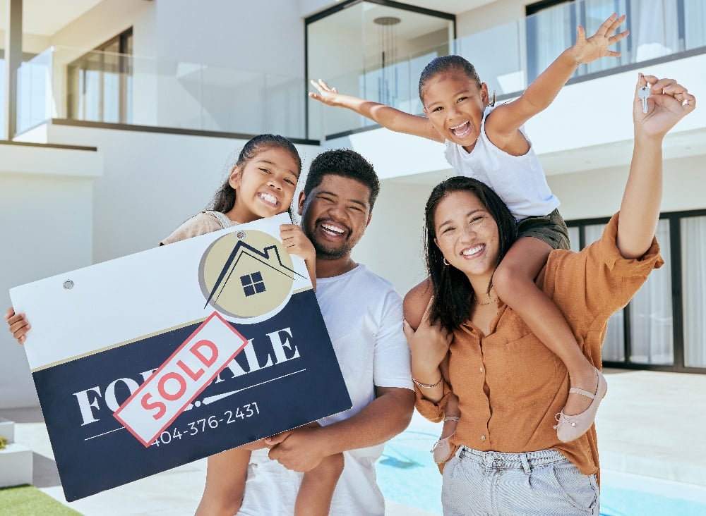 family-sign-and-sold-at-new-house-in-portrait-ha-2023-11-27-05-01-17-utc-1 family-sign-and-sold-at-new-house-in-portrait-ha-2023-11-27-05-01-17-utc-1